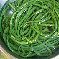 麻汁豆角的做法图解1