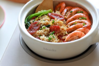 鲜虾腊肠煲仔饭