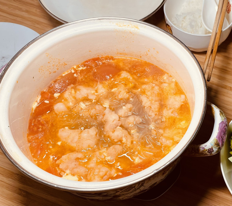 虾滑玉子豆腐番茄粉丝汤的做法