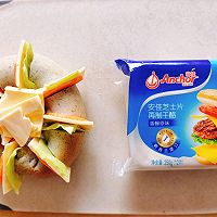 #安佳新年聚会食谱#快手营养早餐～花环贝果三明治的做法图解5