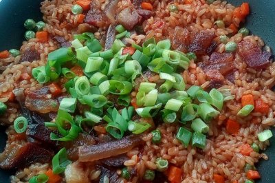 腊肉煲仔饭