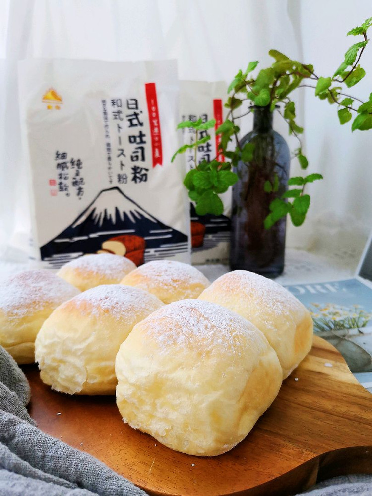 云朵般柔软的日式淡奶油小餐包的做法