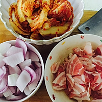#父亲节，给老爸做道菜#韩式泡菜炒五花肉的做法图解1