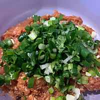 【荼靡美食】味美多汁的鲜肉汁包的做法图解3