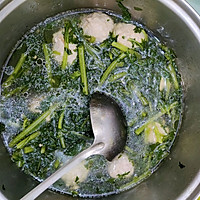 【家常菜】茼蒿菜肉丸汤的做法图解2