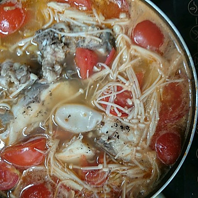 鱼腩番茄金针菇汤