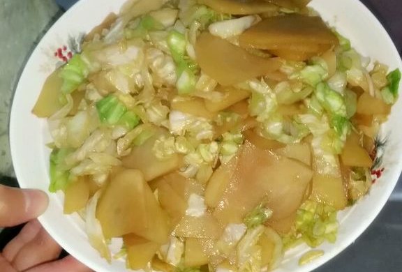 土豆片炒圆白菜