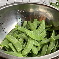 荷兰豆炒火腿的做法图解1