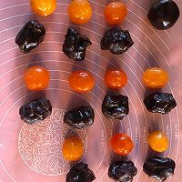 广式月饼，豆沙蛋黄馅的做法图解5