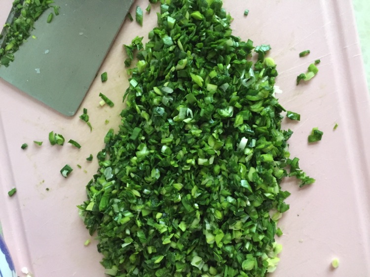 蔬菜汁韭菜饺子的做法图解5