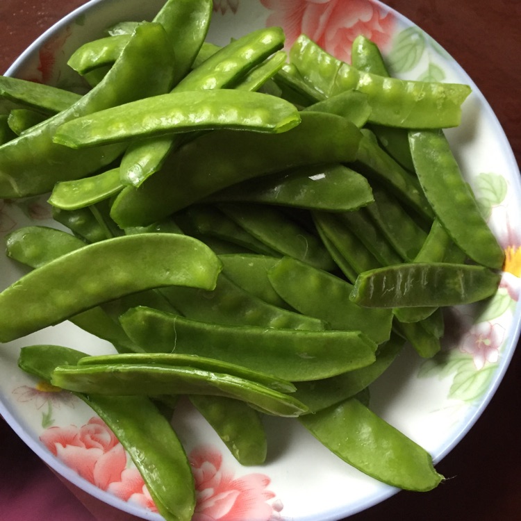 荷兰豆炒鸡珍的做法图解1