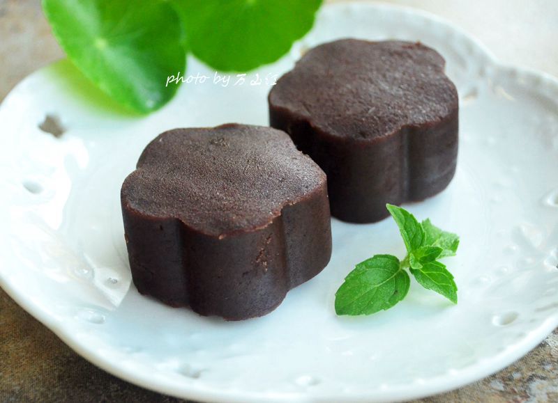 Red bean paste filling