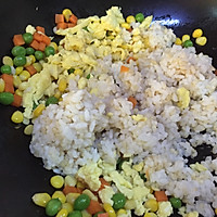 10分钟营养减脂餐之糙米什锦炒饭的做法图解4