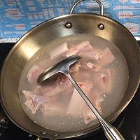 红烧排骨土豆的做法图解1