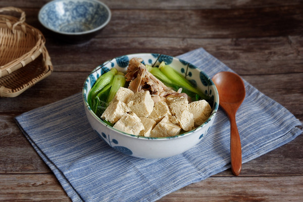 鸡汤青菜炖冻豆腐