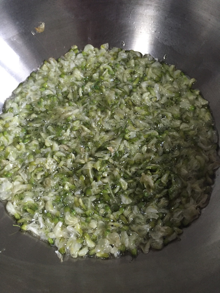槐花猪肉包的做法