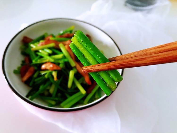 蒜苔炒肉的做法