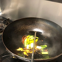 蒜苗炒鸭血的做法图解4