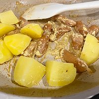 #中西结合还可以这么吃#杂蔬咖喱煎鸡肉块+土豆香肠沙拉的做法图解10