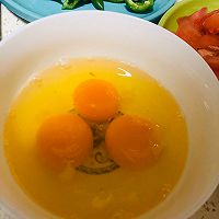 简易、好看、好吃还健康少脂的《西红柿鸡蛋青椒拌面》的做法图解12