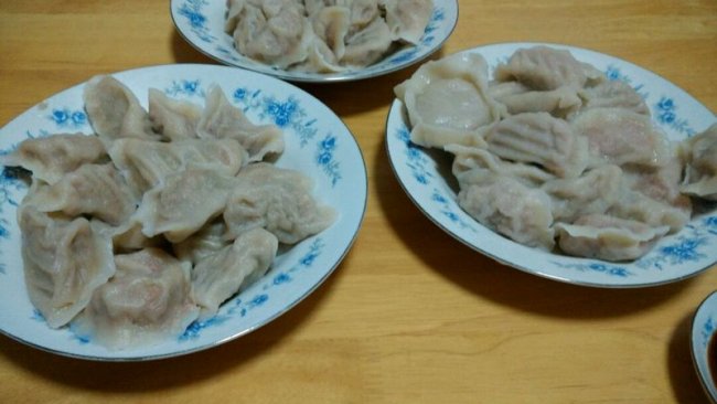白菜青椒肉馅饺子的做法