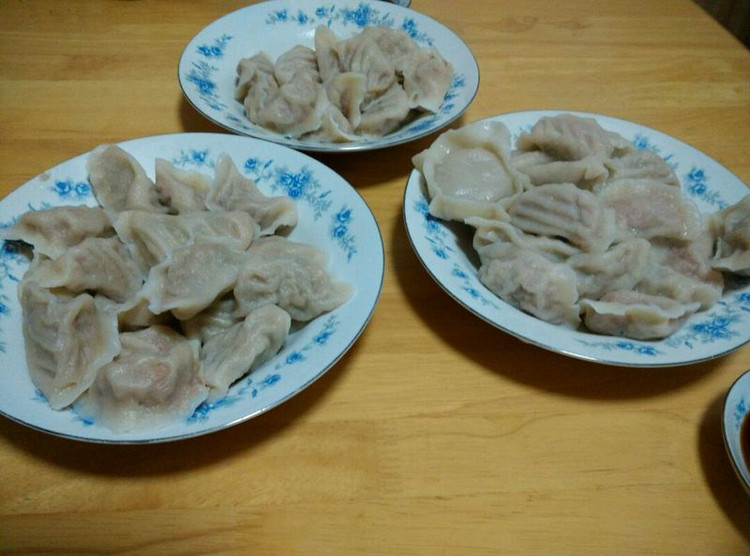 白菜青椒肉馅饺子的做法