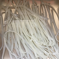 红枣粉条土鸡汤的做法图解1