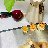 #皇后红玫瑰花式做法#酥皮苹果卷#苹果玫瑰的做法图解8