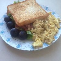 早午餐Brunch：蔬菜培根三明治配奶蛋的做法图解4