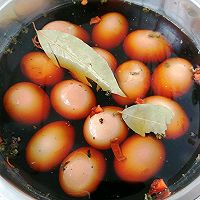 #夏日消暑，非它莫属#五香茶叶蛋的做法图解2