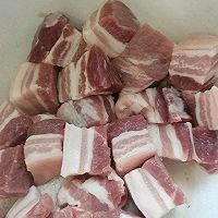 五花肉炖土豆的做法图解1
