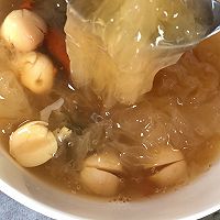 银耳龙眼汤的做法图解2