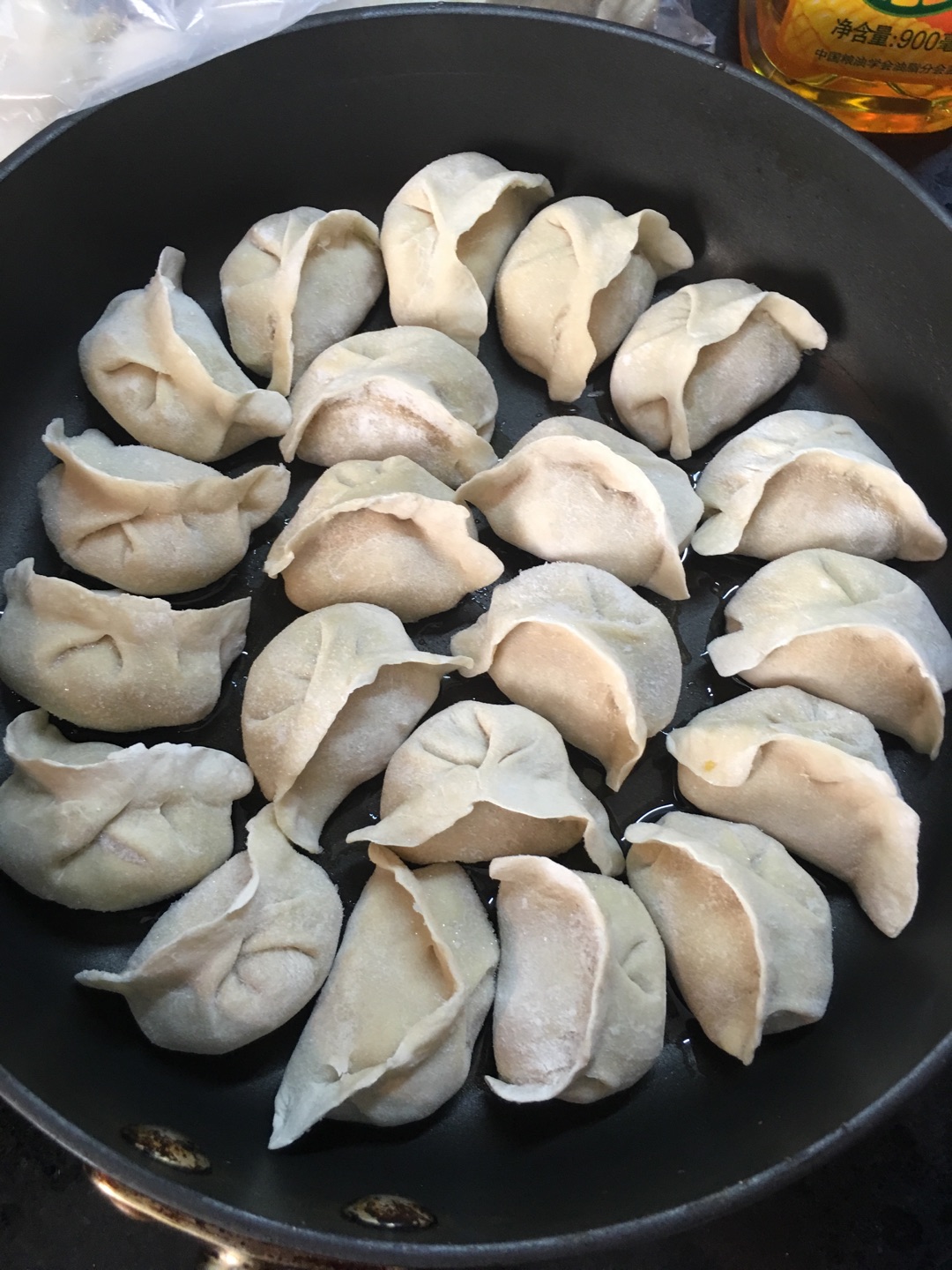 多汁鲜肉锅贴的做法图解8