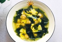 #少盐饮食 轻松生活#虾滑鸡蛋裙带菜汤的做法
