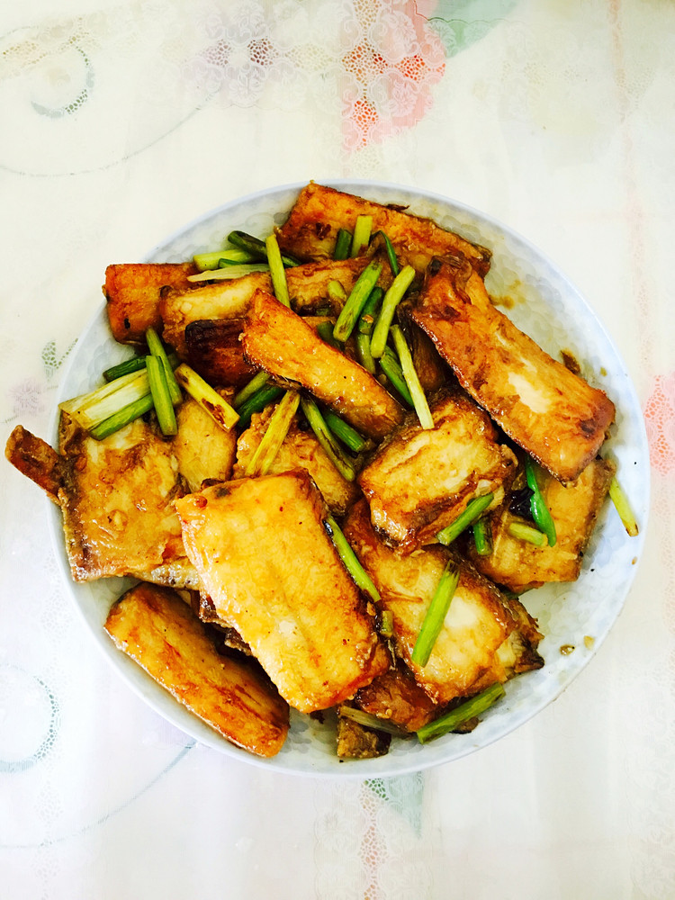 蒜苔烧带鱼的做法