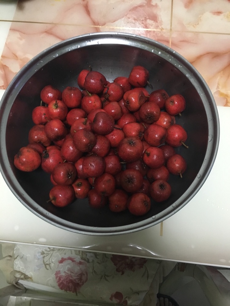 山楂罐头的做法图解1