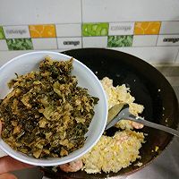 酸菜虾仁炒糯米饭#急速早餐#的做法图解5