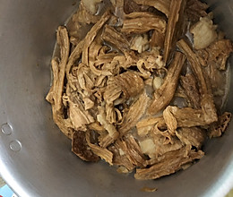 腐竹焖五花肉的做法