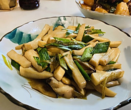 蒜苗炒蘑菇的做法