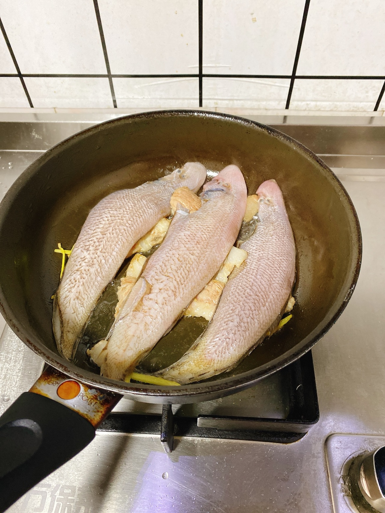 鱼露的主要原料是什么_鱼露的主要原料_调料中的鱼露是什么