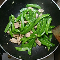 荷兰豆炒猪肉的做法图解4