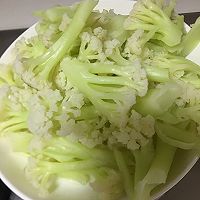 #葱伴侣豆瓣酱能蘸善炒#五花肉炒花菜的做法图解1