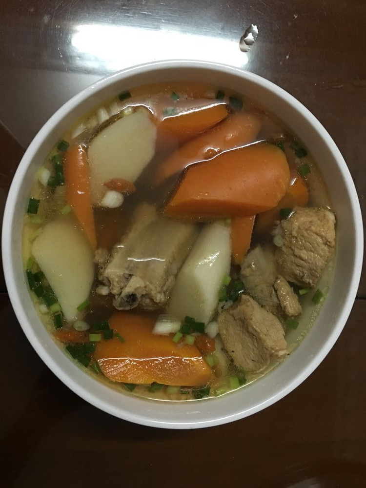 山药胡萝卜排骨汤的做法