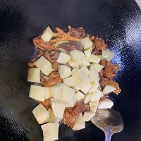 土豆菌菇西芹鸡肉煲的做法图解6