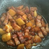 红烧肉炖土豆的做法图解12