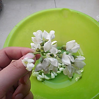 槐花饼的做法图解1