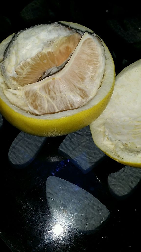 剥柚子的简便方法的做法