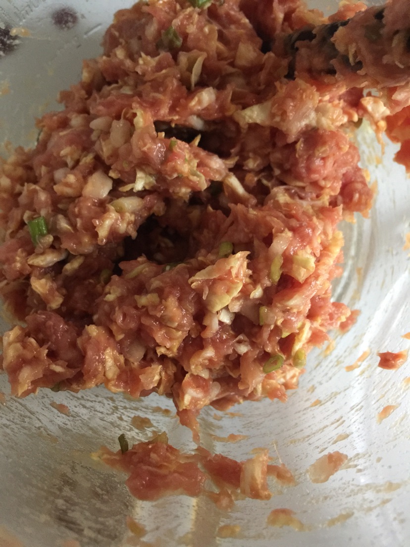 牛肉煎饺的做法图解1