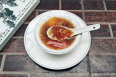 桃胶皂角米木瓜小米甜粥
