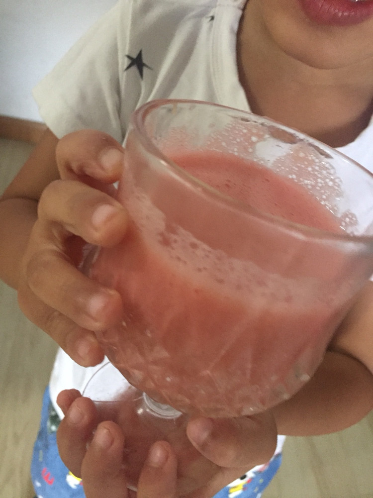 草莓乳酸菌饮品的做法